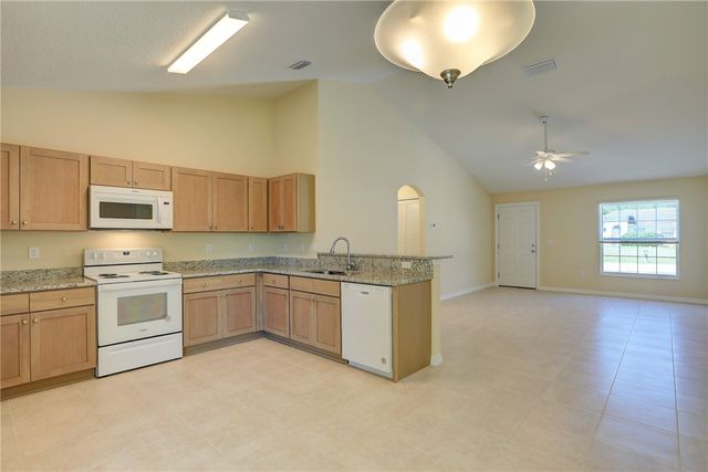 8476 104th Avenue, Vero Beach, FL 32967