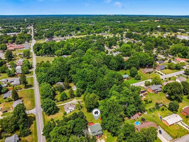 701 Diana Drive, Thomasville, NC 27360