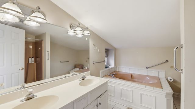9427 S Saint Louis Avenue, Evergreen Park, IL 60805