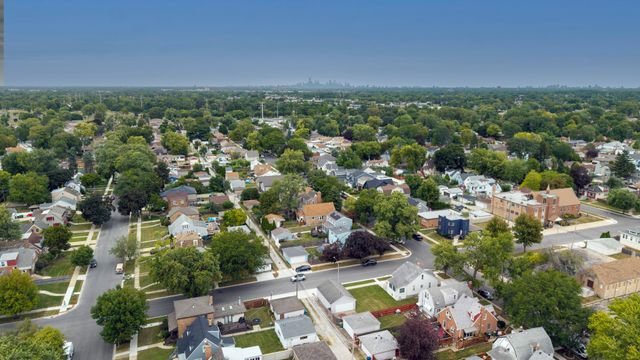 9427 S Saint Louis Avenue, Evergreen Park, IL 60805