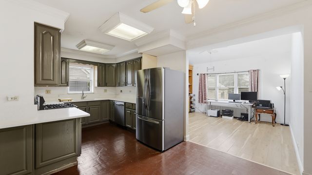 9427 S Saint Louis Avenue, Evergreen Park, IL 60805