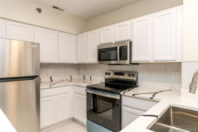 25540 Saint James, Southfield, MI 48075
