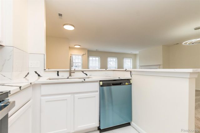25540 Saint James, Southfield, MI 48075