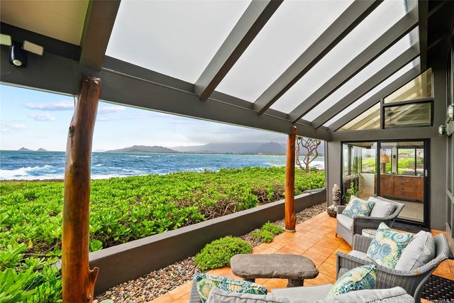 592 Kaimalino Street, Kailua, HI 96734