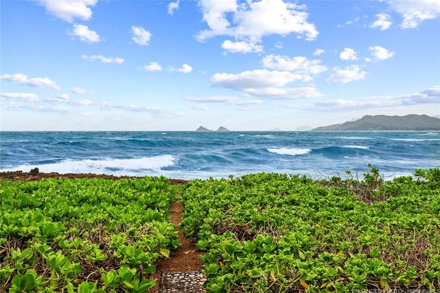 592 Kaimalino Street, Kailua, HI 96734