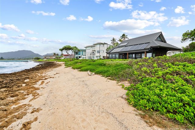 592 Kaimalino Street, Kailua, HI 96734