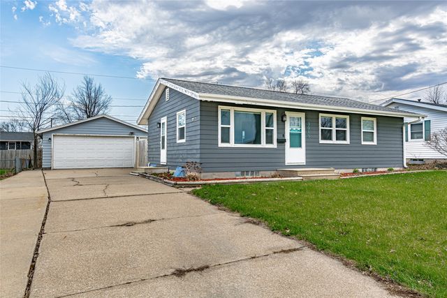 3015 4th Avenue, Marion, IA 52302