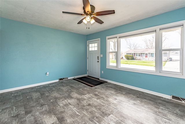 3015 4th Avenue, Marion, IA 52302