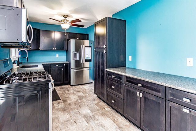 3015 4th Avenue, Marion, IA 52302