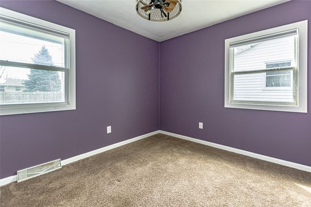 3015 4th Avenue, Marion, IA 52302