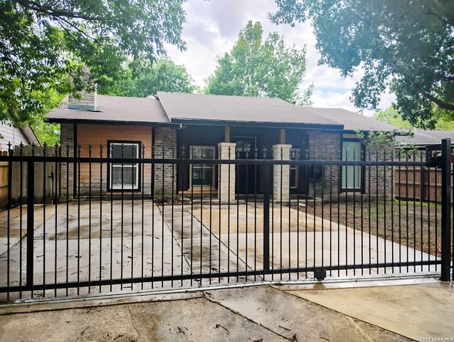 6750 PARADISE OAK DR, San Antonio, TX 78227