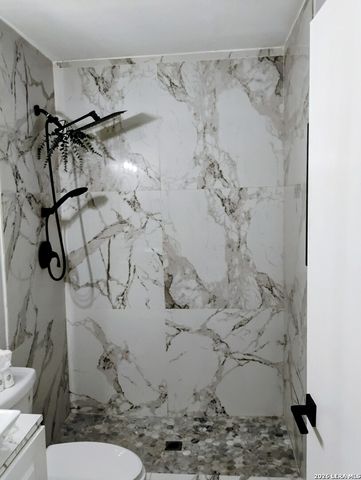 6750 PARADISE OAK DR, San Antonio, TX 78227