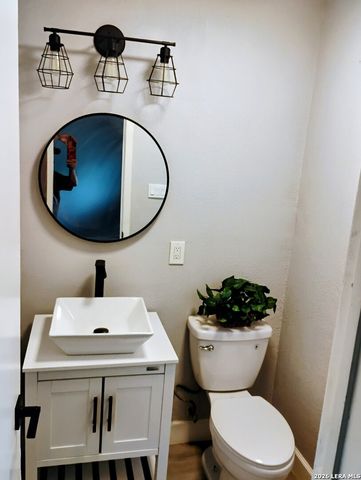 6750 PARADISE OAK DR, San Antonio, TX 78227