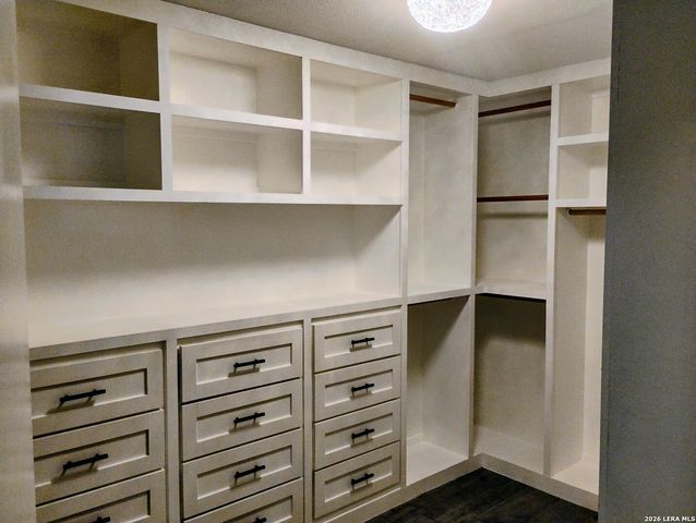 6750 PARADISE OAK DR, San Antonio, TX 78227