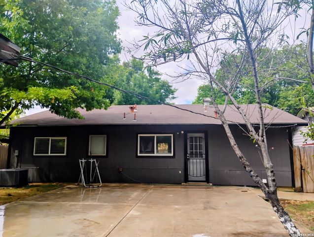 6750 PARADISE OAK DR, San Antonio, TX 78227