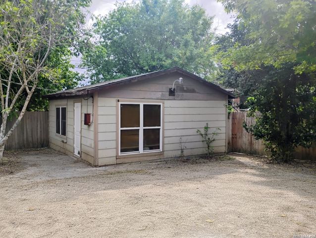 6750 PARADISE OAK DR, San Antonio, TX 78227