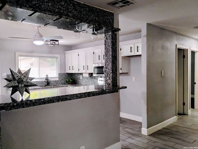 6750 PARADISE OAK DR, San Antonio, TX 78227