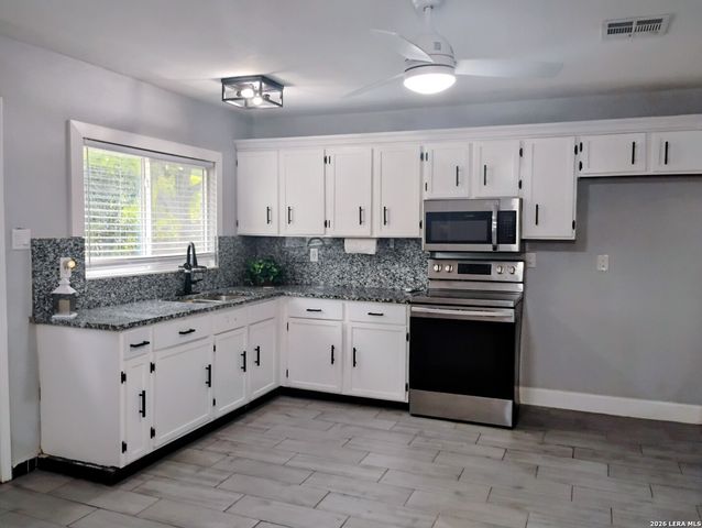 6750 PARADISE OAK DR, San Antonio, TX 78227