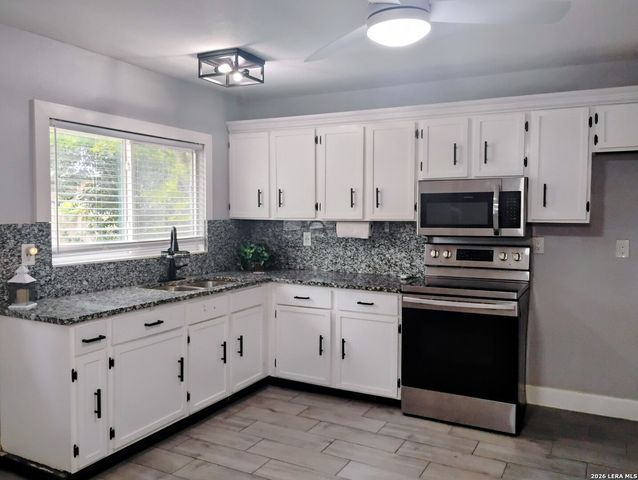 6750 PARADISE OAK DR, San Antonio, TX 78227