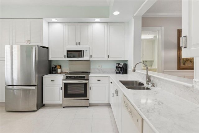 19 W Harbour Isle Dr Drive W 202, Fort Pierce, FL 34949
