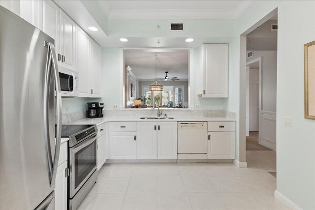 19 W Harbour Isle Dr Drive W 202, Fort Pierce, FL 34949