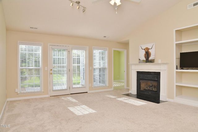 1911 Hawfields Crossing Lane, Mebane, NC 27302