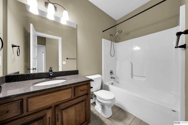 16564 Birch Avenue, Omaha, NE 68136