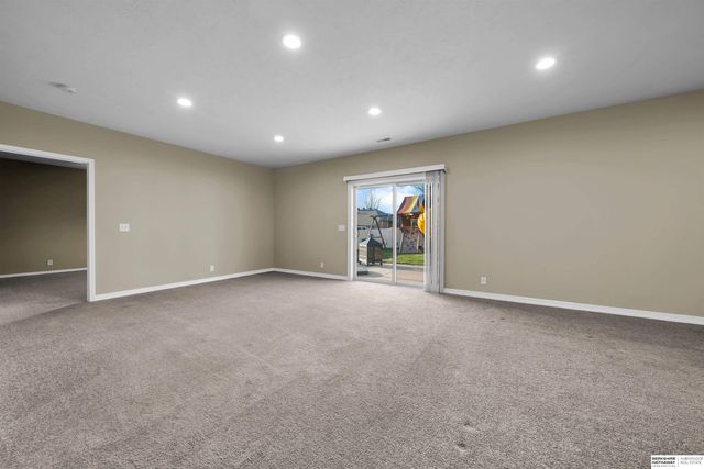 16564 Birch Avenue, Omaha, NE 68136