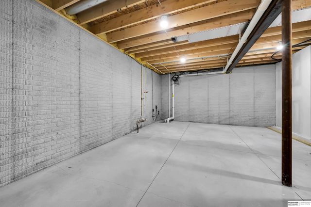 16564 Birch Avenue, Omaha, NE 68136