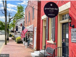 111 EDGEHILL DR, Occoquan, VA 22125