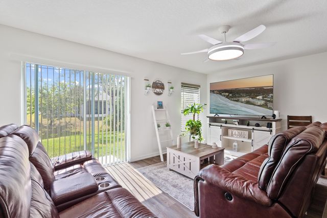 8756 103rd Avenue, Vero Beach, FL 32967