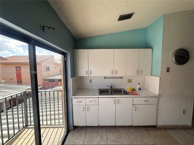 7952 W 29th Way 202, Hialeah, FL 33018