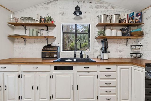 15311 MORRIS BRIDGE ROAD, Thonotosassa, FL 33592