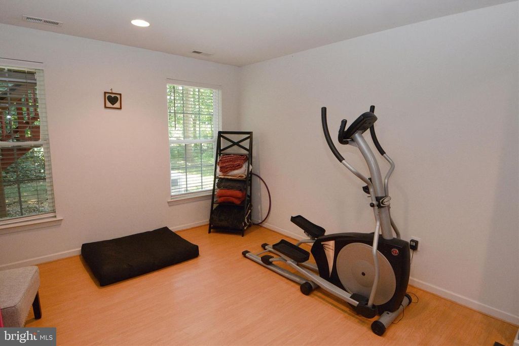 615 VILLAGE CT, Quakertown, PA 18951