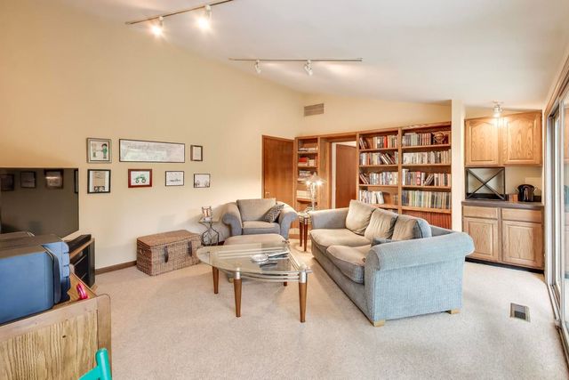 31 Cambridge Lane, Lincolnshire, IL 60069