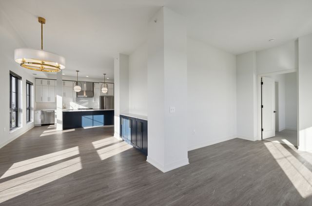 4917 Eden Avenue 110, Edina, MN 55424