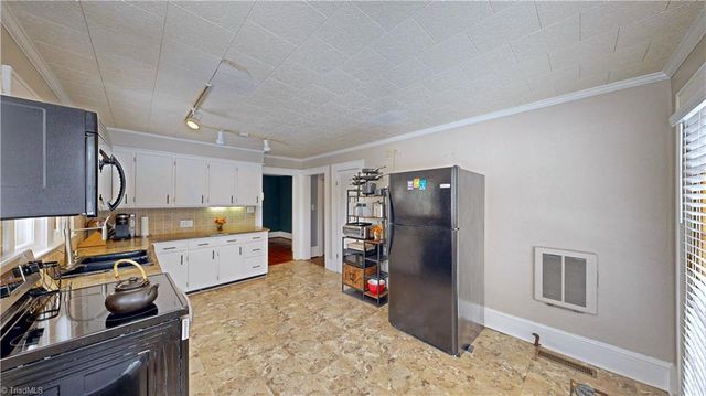 106 Brinkley Place, High Point, NC 27265