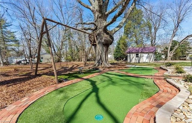 106 Brinkley Place, High Point, NC 27265