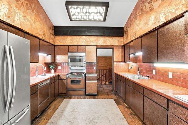 19718 Deer Run Lane, Strongsville, OH 44149