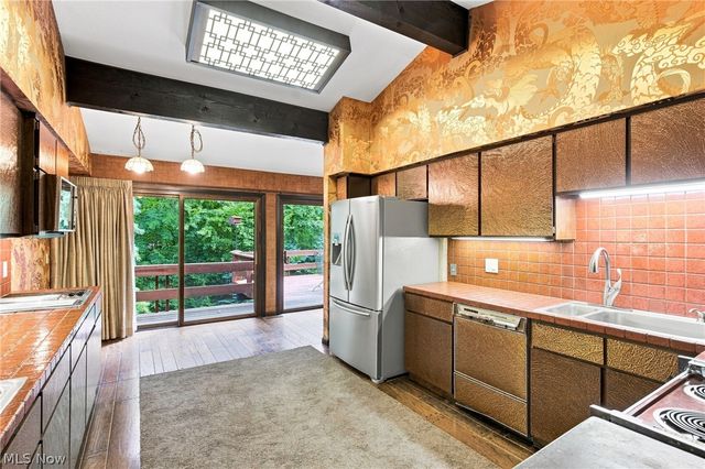 19718 Deer Run Lane, Strongsville, OH 44149