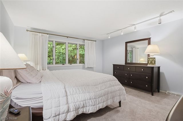 19718 Deer Run Lane, Strongsville, OH 44149