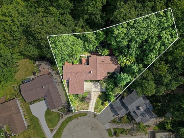 19718 Deer Run Lane, Strongsville, OH 44149