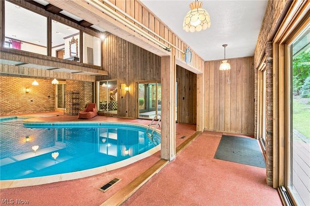 19718 Deer Run Lane, Strongsville, OH 44149