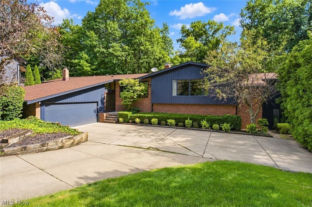 19718 Deer Run Lane, Strongsville, OH 44149