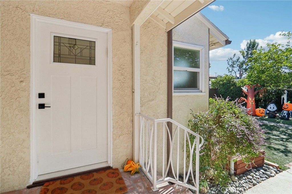 18937 Sylvan Street, Tarzana, CA 91335 — photo 5