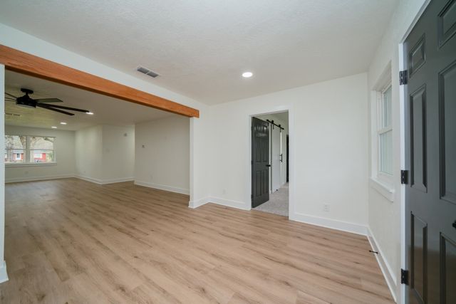 207 N White Oak Rd, White Oak, TX 75693