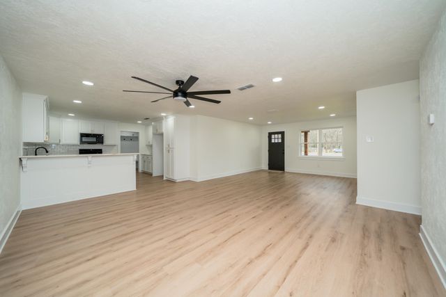 207 N White Oak Rd, White Oak, TX 75693