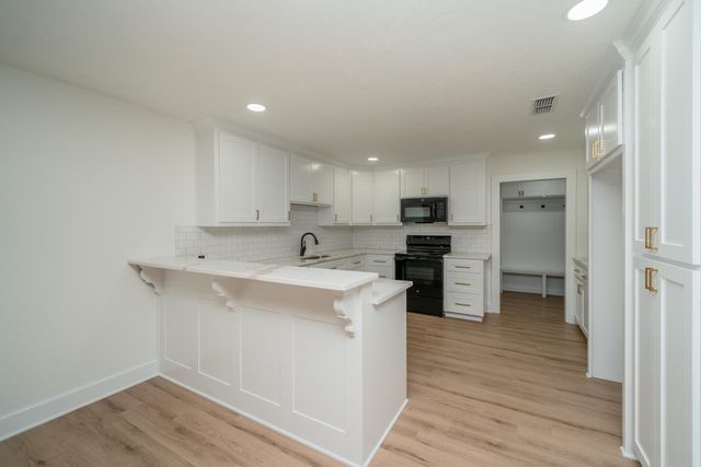 207 N White Oak Rd, White Oak, TX 75693