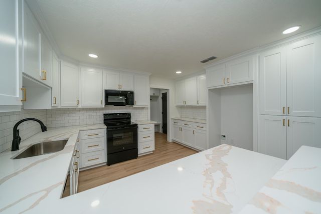 207 N White Oak Rd, White Oak, TX 75693