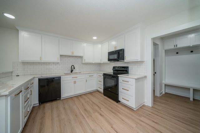 207 N White Oak Rd, White Oak, TX 75693